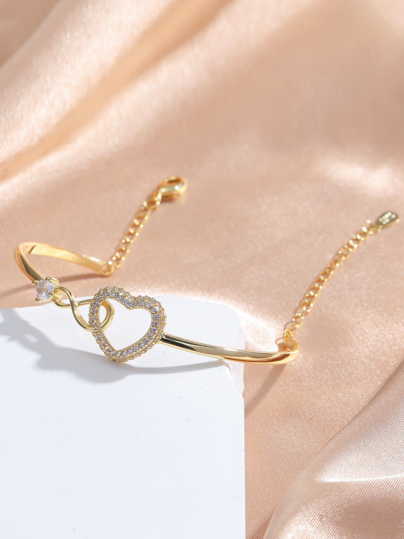 Chain Hollowed Heart Shape Bracelet Elegant High-Grade Design Female